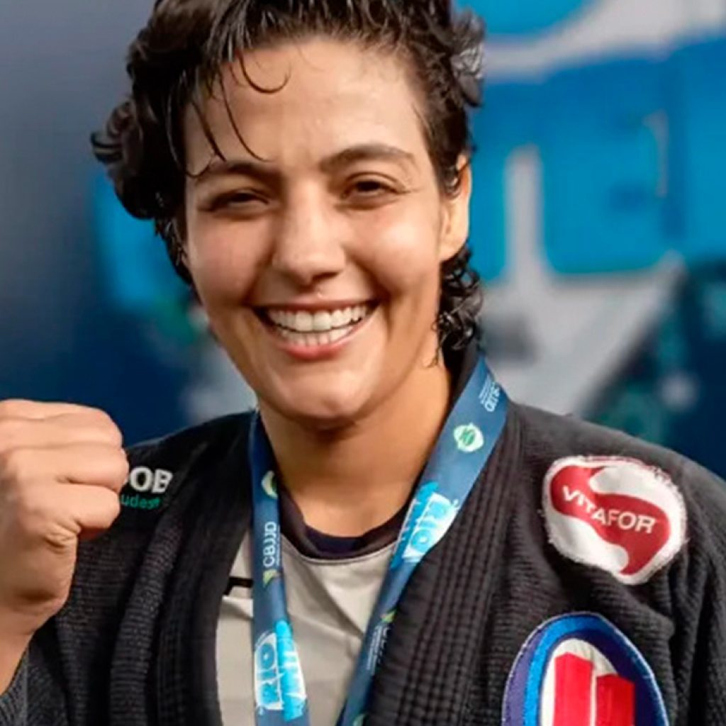 Lutadora de MMA volta a competir no jiu-jitsu após vencer batalha contra o câncer