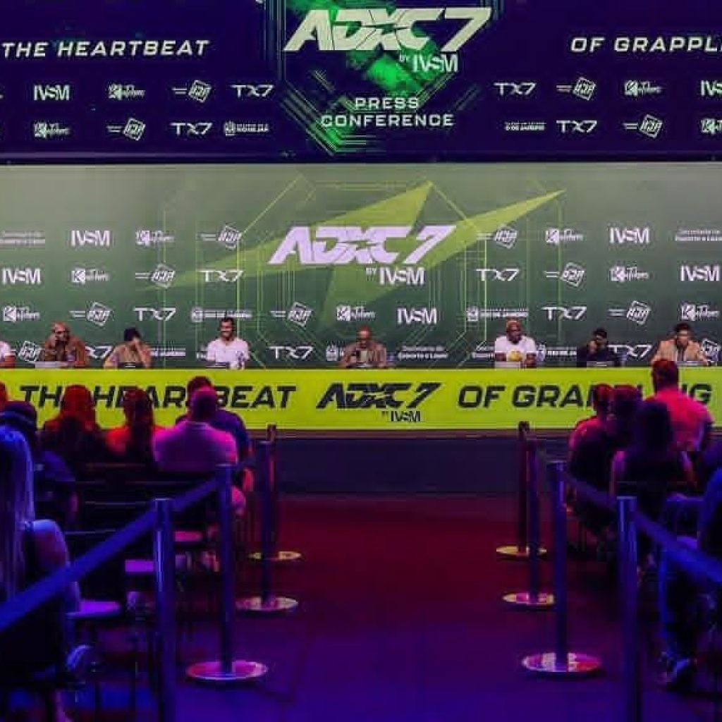 Estrelas do ADXC 7 participam de coletiva de imprensa no Rio de Janeiro