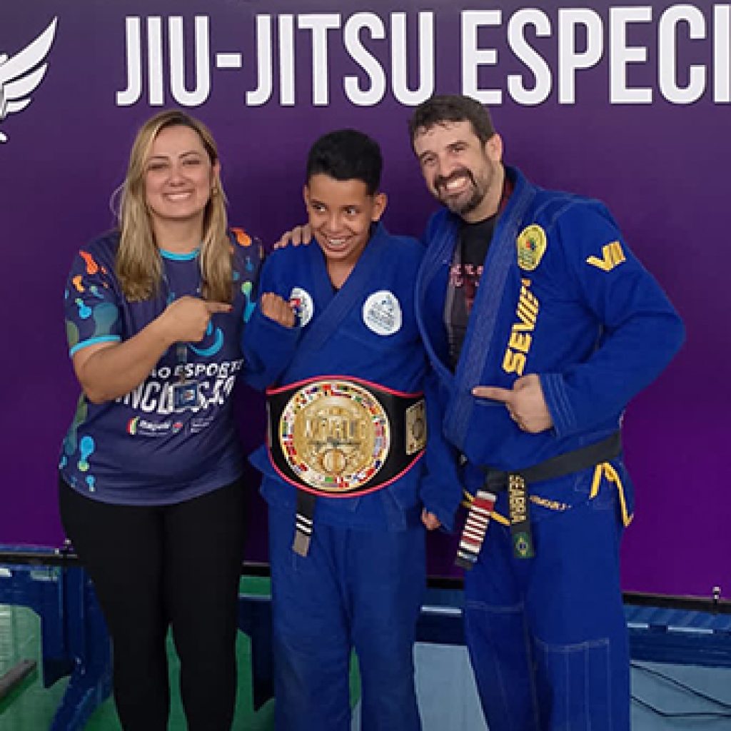 Turma de jiu-jitsu adaptado de Itaguaí conquista 11 medalhas e um cinturão no World Tour da SJJSAF