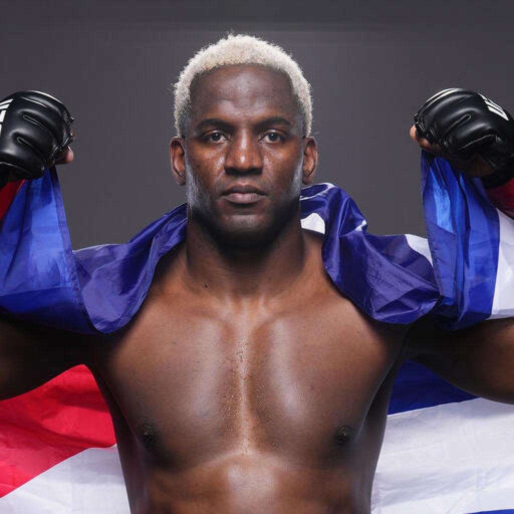 Após 'nocaute do ano', ex-UFC buscará terceira vitória consecutiva no Karate Combat 51