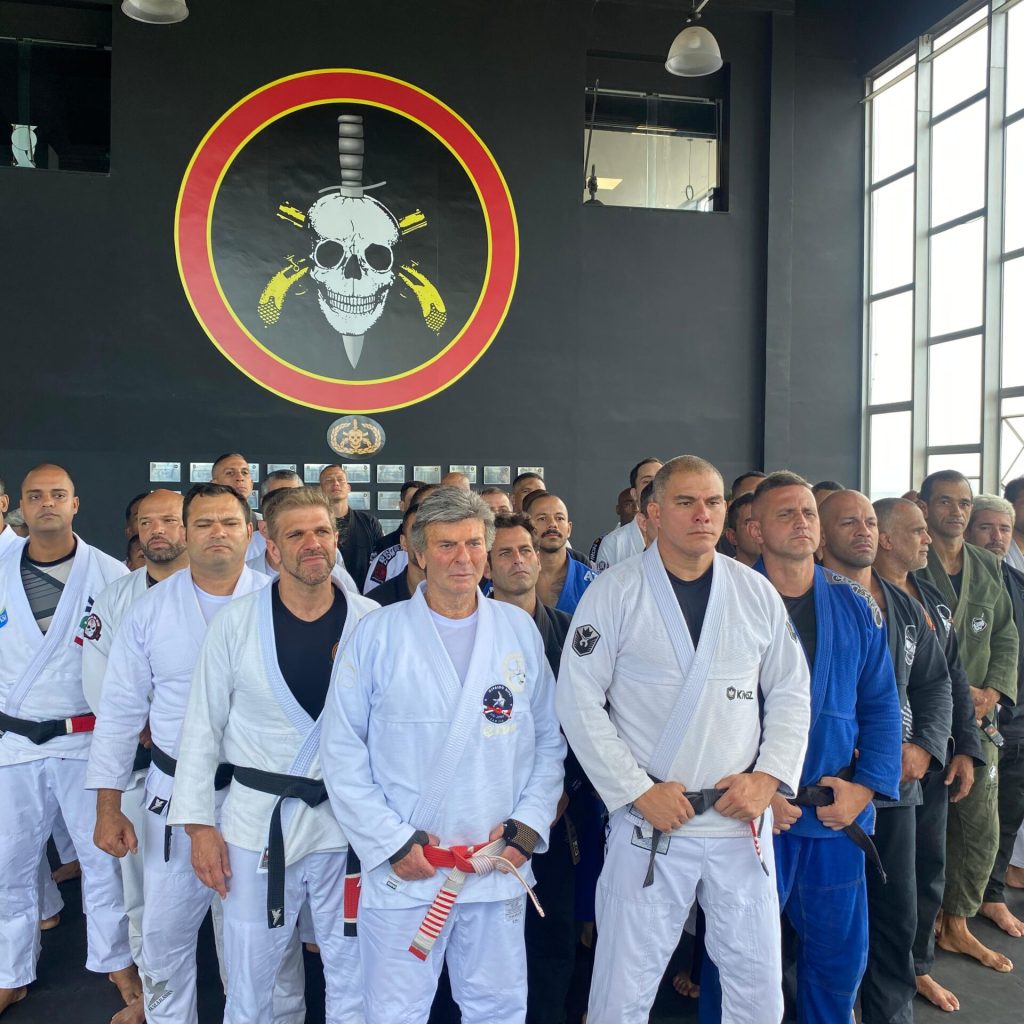 Ministro do STF, Luiz Fux ministra seminário de jiu-jitsu para policiais do BOPE e jovens da Maré