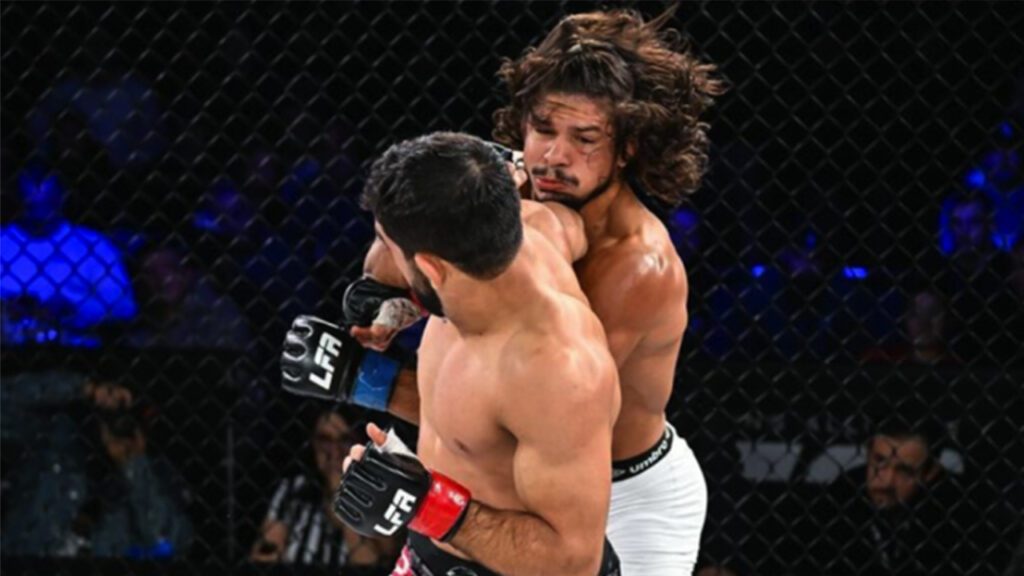 Autor do primeiro nocaute a viralizar em 2025 detalha cotovelada giratória que apagou o adversário