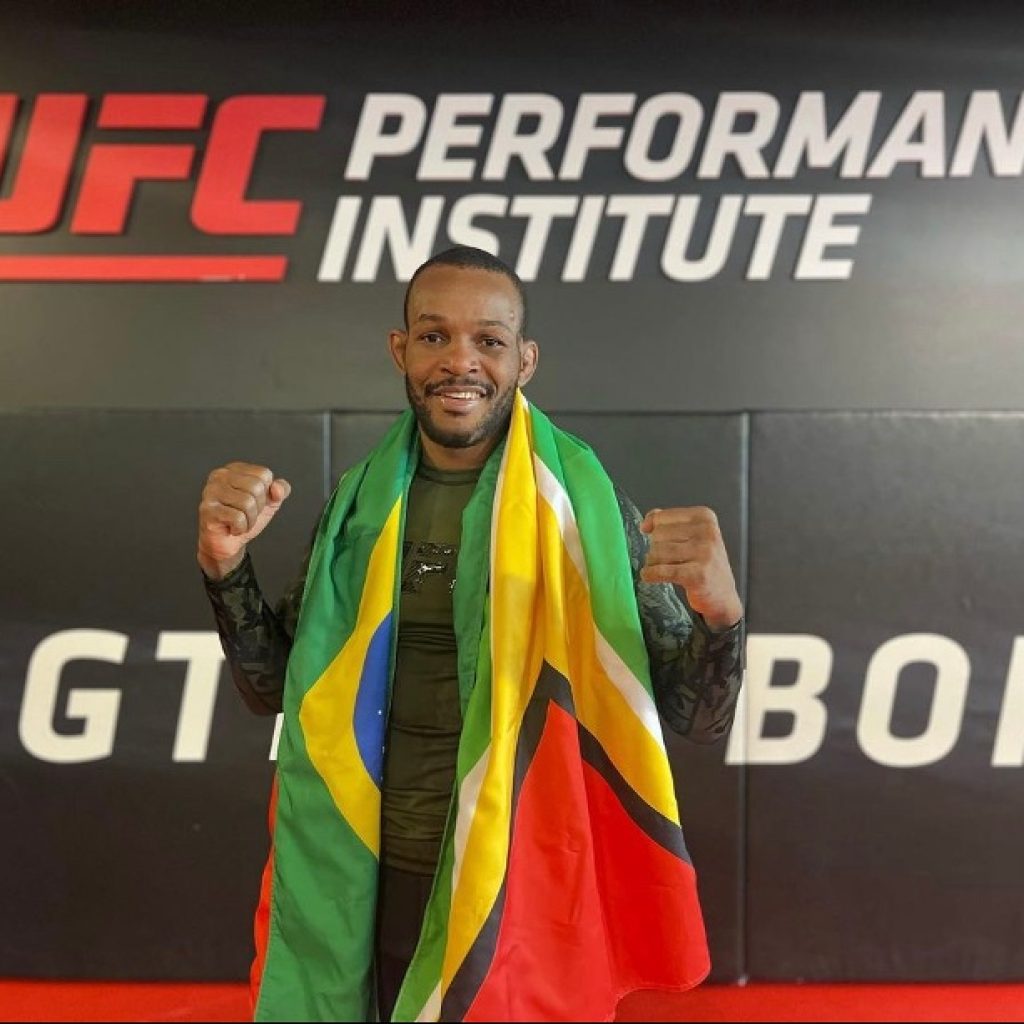 Carlston Harris rechaça pressão e mira chegar ao top 15 do UFC com vitória sobre Ponzinibbio