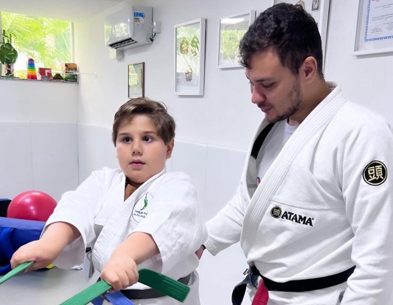 Pedro Cavalcante e a arte de ensinar Jiu-Jitsu para crianças e jovens com autismo