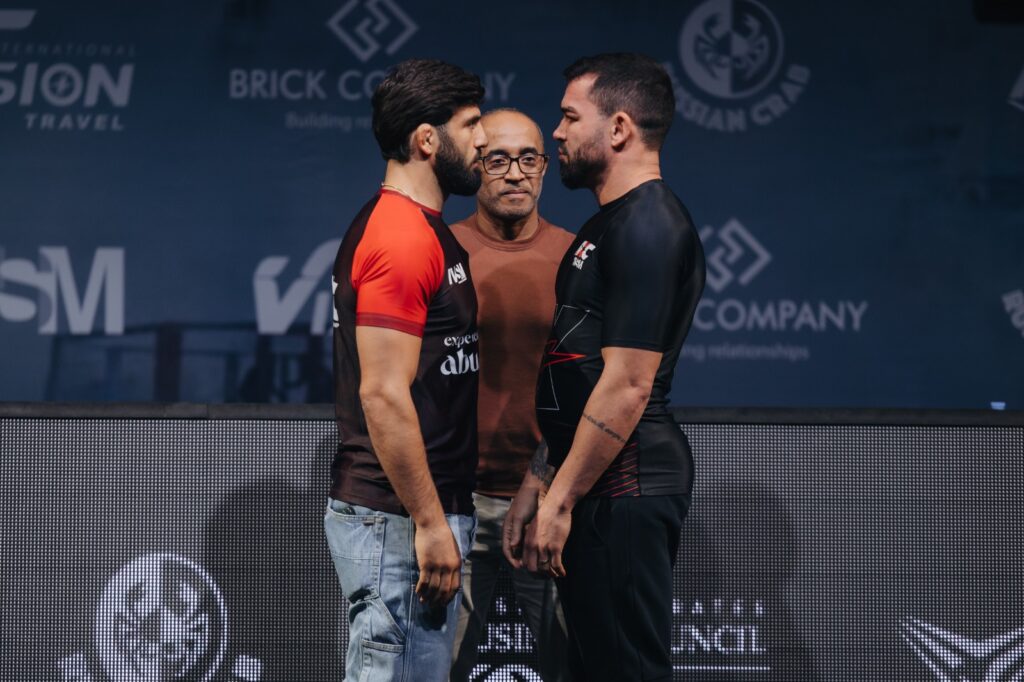Coletiva do ADXC 10 reúne estrelas em Moscou; saiba onde assistir lutas deste sábado