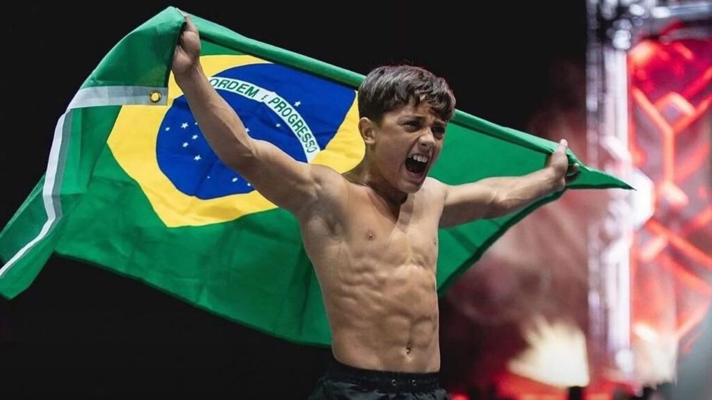 Promessa do jiu-jitsu de 13 anos, Daniel '220v' representa o Brasil no ADXC 10