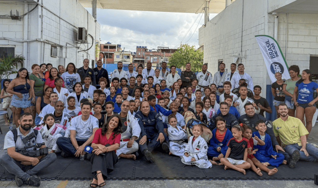 Com o apoio da LBV e Rádio Brasil, Geração Maré promove feira de serviços sociais nos 22 anos do 22º BPM