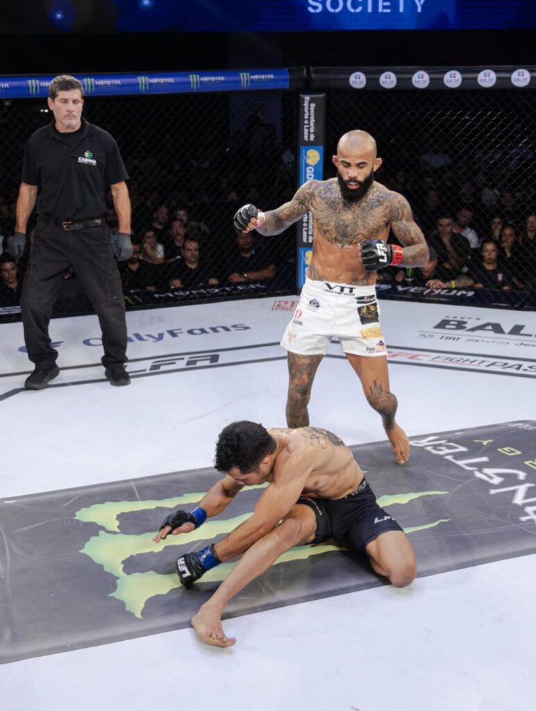 Marcos ‘Tailandês’ mantém cinturão com nocaute brutal no LFA 212; card em Brasília tem show de nocautes