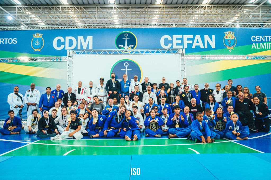 Sul-americano de jiu-jitsu inclusivo: alunos de projeto de Itaguaí conquistam cinturões