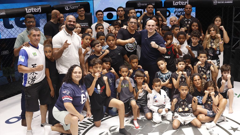 Jungle Fight realiza treinão social com jovens de projetos no Riocentro